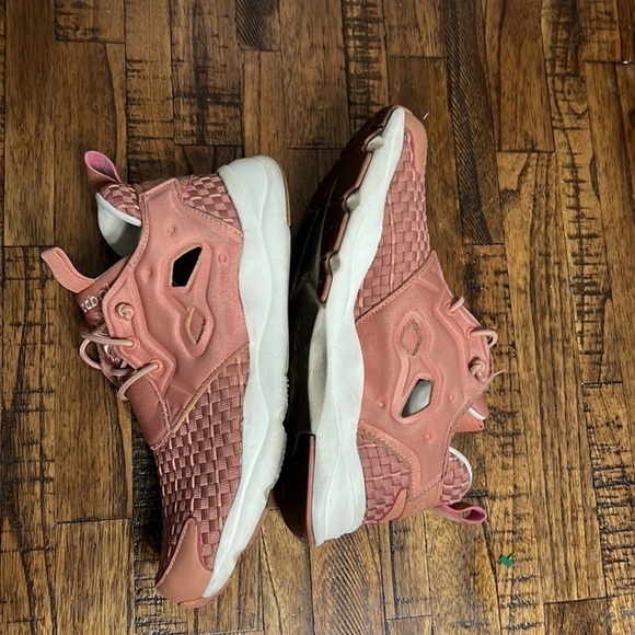 Reebok Furylite Woven Sneakers
Rustic clay desert stone and Chalk size 7 - Picture 10 of 17